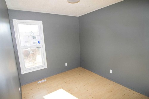 6-100 Pennsylvania Road Se, Calgary, AB - Indoor Photo Showing Other Room