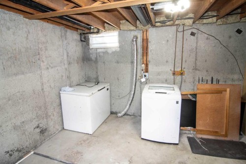 6-100 Pennsylvania Road Se, Calgary, AB - Indoor Photo Showing Laundry Room