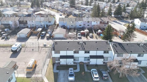 6-100 Pennsylvania Road Se, Calgary, AB - Outdoor
