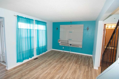 6-100 Pennsylvania Road Se, Calgary, AB - Indoor Photo Showing Other Room
