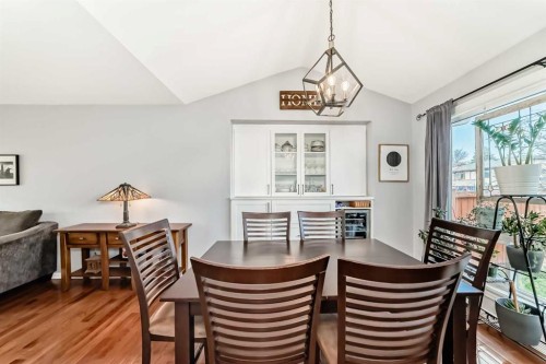 75 Sunmount Crescent Se, Calgary, AB - Indoor Photo Showing Dining Room