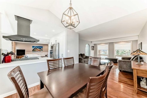 75 Sunmount Crescent Se, Calgary, AB - Indoor Photo Showing Dining Room