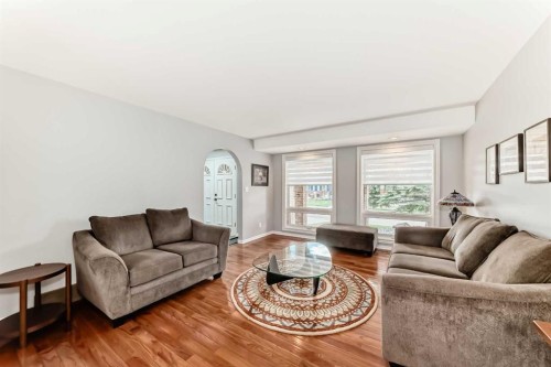 75 Sunmount Crescent Se, Calgary, AB - Indoor Photo Showing Living Room