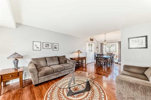 75 Sunmount Crescent Se, Calgary, AB - Indoor Photo Showing Living Room