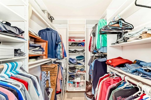 75 Sunmount Crescent Se, Calgary, AB - Indoor With Storage