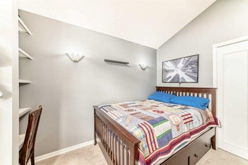 75 Sunmount Crescent Se, Calgary, AB - Indoor Photo Showing Bedroom