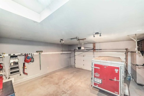 75 Sunmount Crescent Se, Calgary, AB - Indoor Photo Showing Garage
