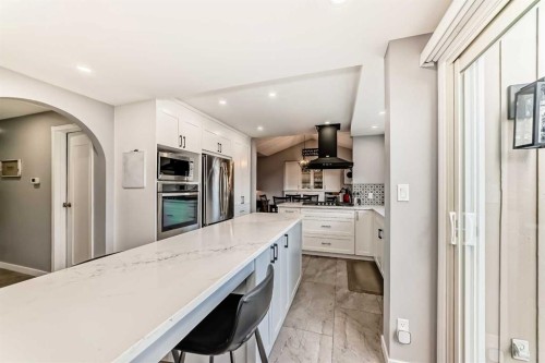 75 Sunmount Crescent Se, Calgary, AB - Indoor Photo Showing Kitchen With Upgraded Kitchen