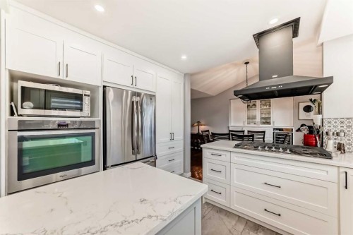 75 Sunmount Crescent Se, Calgary, AB - Indoor Photo Showing Kitchen With Upgraded Kitchen