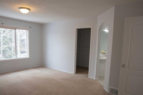 3 Strathridge Bay Sw, Calgary, AB - Indoor Photo Showing Other Room