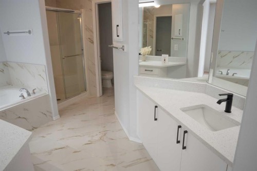 3 Strathridge Bay Sw, Calgary, AB - Indoor Photo Showing Bathroom