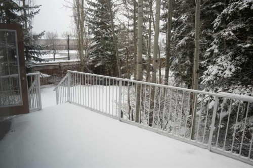 3 Strathridge Bay Sw, Calgary, AB - Outdoor