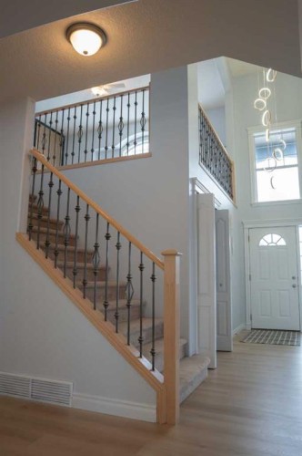 3 Strathridge Bay Sw, Calgary, AB - Indoor Photo Showing Other Room