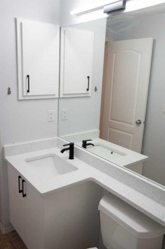 3 Strathridge Bay Sw, Calgary, AB - Indoor Photo Showing Bathroom