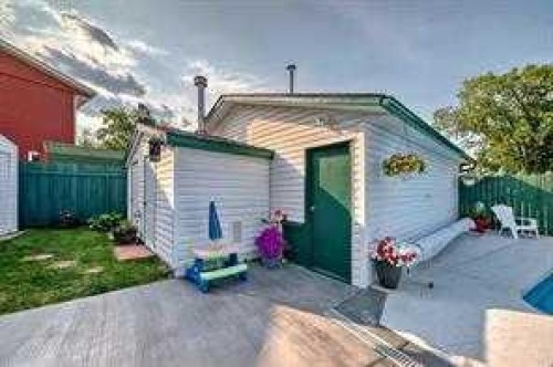420 Whitehorn Place Ne, Calgary, AB - Outdoor