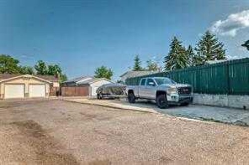 420 Whitehorn Place Ne, Calgary, AB - Outdoor