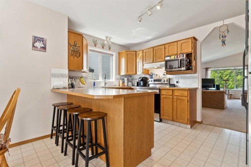 21 Citadel Crest Circle Nw, Calgary, AB - Indoor Photo Showing Kitchen