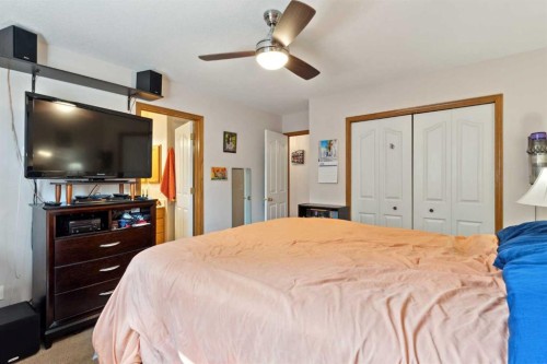 21 Citadel Crest Circle Nw, Calgary, AB - Indoor Photo Showing Bedroom
