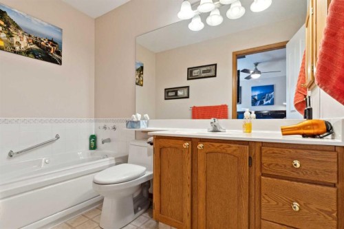 21 Citadel Crest Circle Nw, Calgary, AB - Indoor Photo Showing Bathroom