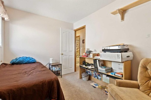 21 Citadel Crest Circle Nw, Calgary, AB - Indoor Photo Showing Bedroom