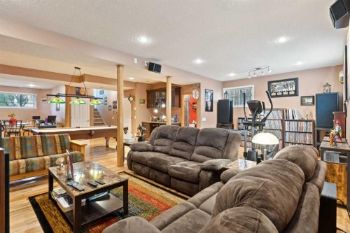 21 Citadel Crest Circle Nw, Calgary, AB - Indoor Photo Showing Living Room