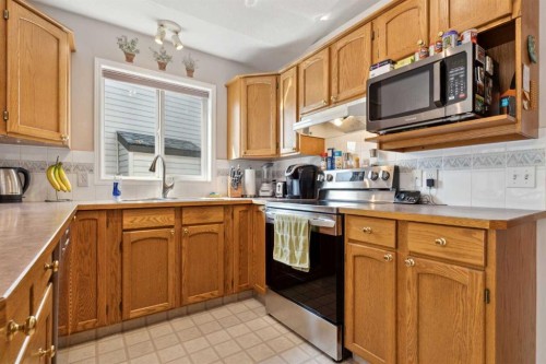 21 Citadel Crest Circle Nw, Calgary, AB - Indoor Photo Showing Kitchen