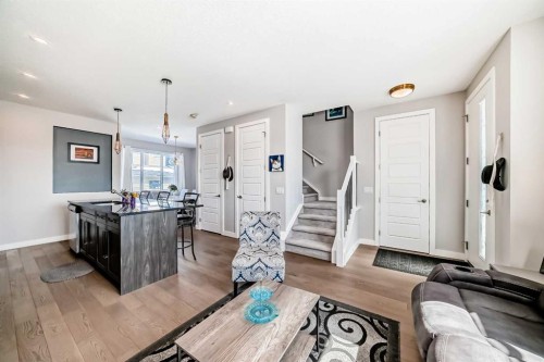 1016 Lanark Boulevard Se, Airdrie, AB - Indoor Photo Showing Living Room