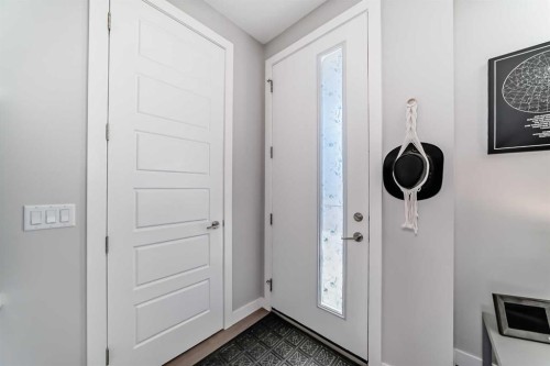 1016 Lanark Boulevard Se, Airdrie, AB - Indoor Photo Showing Other Room