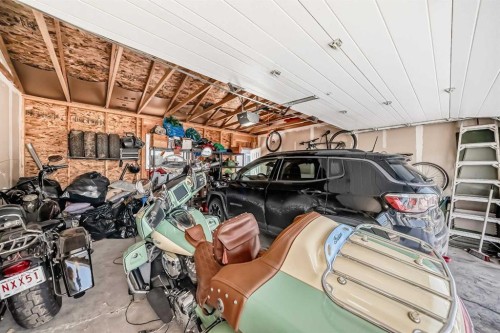 1016 Lanark Boulevard Se, Airdrie, AB - Indoor