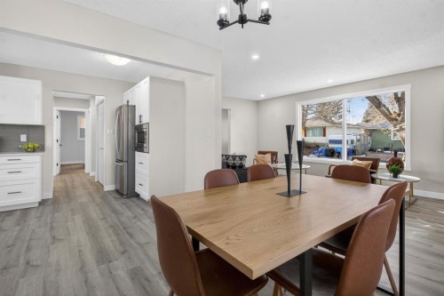 203 Lynnover Place Se, Calgary, AB - Indoor Photo Showing Dining Room