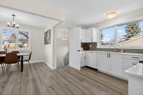 203 Lynnover Place Se, Calgary, AB - Indoor