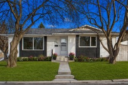 203 Lynnover Place SE Calgary, AB T2C 1L5