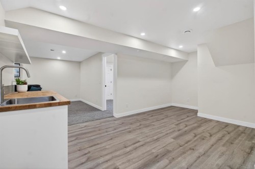 203 Lynnover Place Se, Calgary, AB - Indoor Photo Showing Other Room