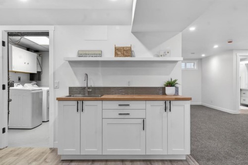 203 Lynnover Place Se, Calgary, AB - Indoor Photo Showing Laundry Room