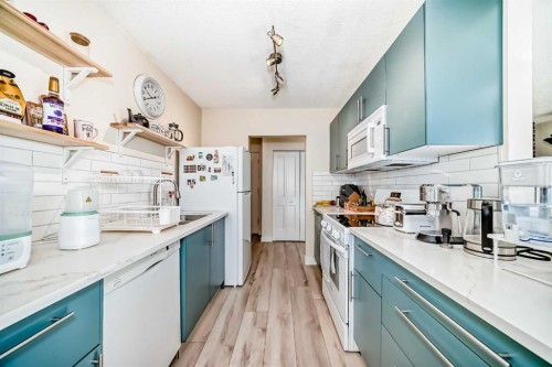 202-520 Cedar Crescent Sw, Calgary, AB - Indoor Photo Showing Kitchen