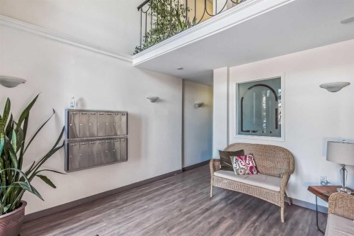 202-520 Cedar Crescent Sw, Calgary, AB -  Photo Showing Other Room