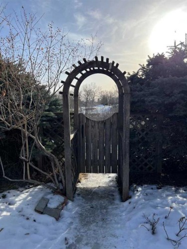 202-520 Cedar Crescent Sw, Calgary, AB - Outdoor