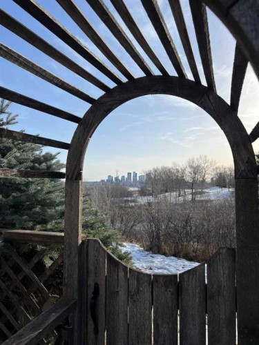 202-520 Cedar Crescent Sw, Calgary, AB - Outdoor