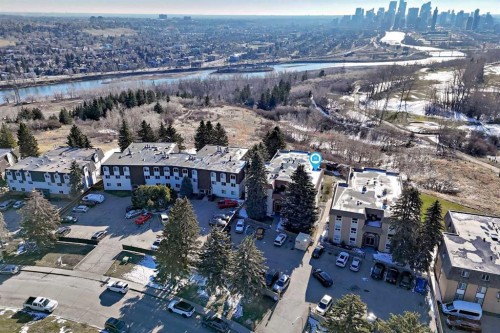 202-520 Cedar Crescent Sw, Calgary, AB - Outdoor With View
