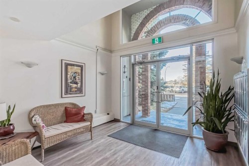 202-520 Cedar Crescent Sw, Calgary, AB - Indoor Photo Showing Other Room