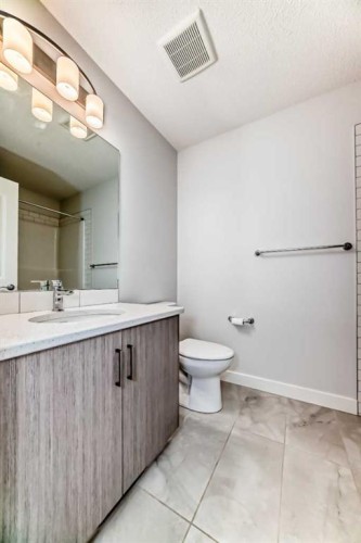121 Ambleside Heath Nw, Calgary, AB - Indoor Photo Showing Bathroom