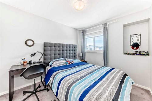 462 Walgrove Way Se, Calgary, AB - Indoor Photo Showing Bedroom