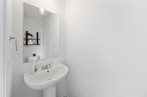 21 Sage Hill Path Nw, Calgary, AB - Indoor Photo Showing Bathroom