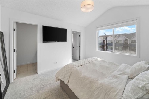 21 Sage Hill Path Nw, Calgary, AB - Indoor Photo Showing Bedroom