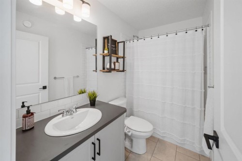 21 Sage Hill Path Nw, Calgary, AB - Indoor Photo Showing Bathroom