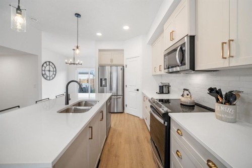 21 Sage Hill Path Nw, Calgary, AB - Indoor Photo Showing Kitchen With Double Sink With Upgraded Kitchen