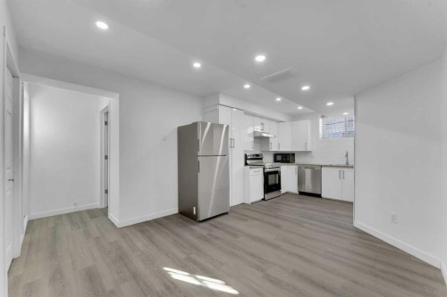 116 West Creek Glen, Chestermere, AB - Indoor Photo Showing Kitchen