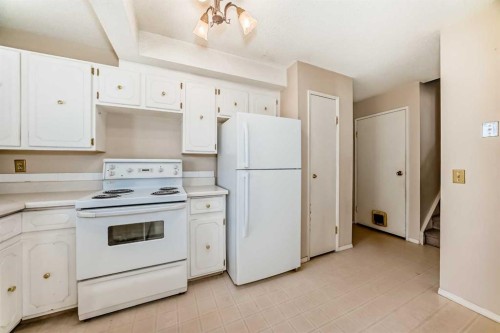 45-2727 Rundleson Road Ne, Calgary, AB - Indoor Photo Showing Kitchen