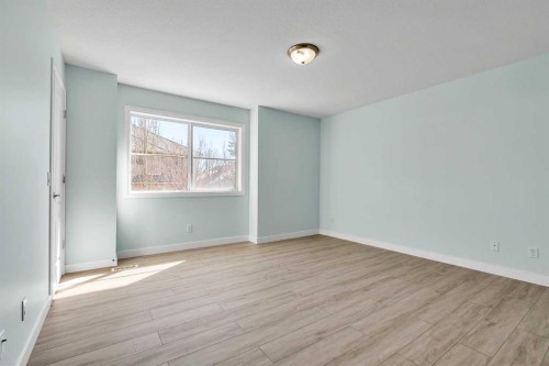34 Royal Manor Nw, Calgary, AB - Indoor Photo Showing Other Room