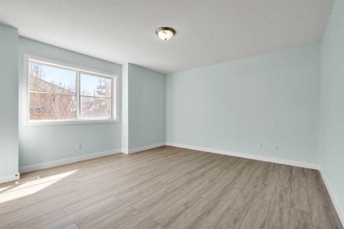 34 Royal Manor Nw, Calgary, AB - Indoor Photo Showing Other Room